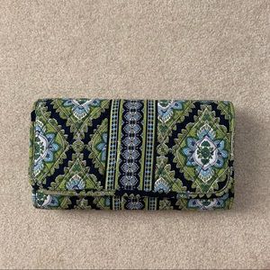 Vera Bradley CD/DVD Case